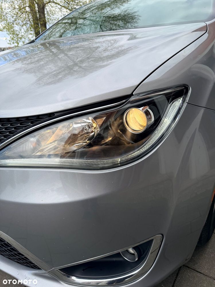 Chrysler Pacifica - 5