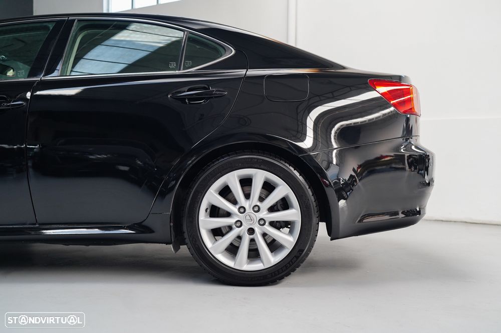 Lexus IS 220 d P.Executive 2G - 18