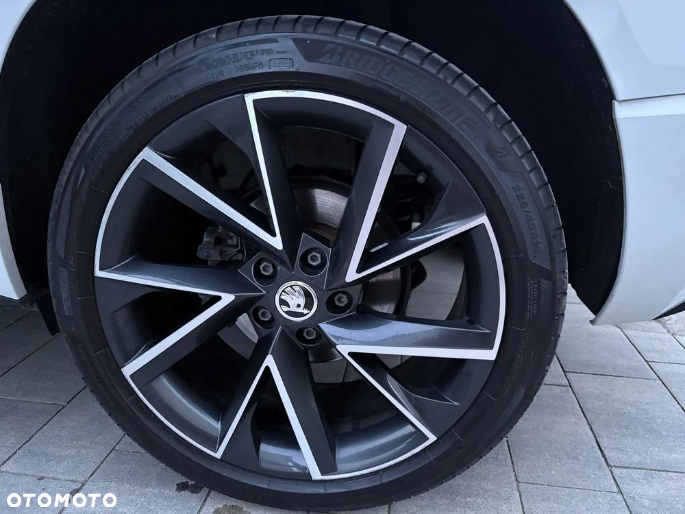 Skoda Karoq 2.0 TDI SCR 4x4 Sportline DSG - 9