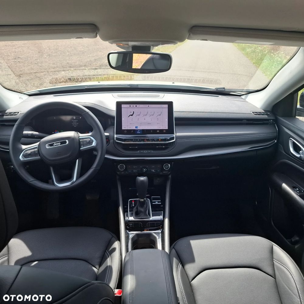 Jeep Compass - 32