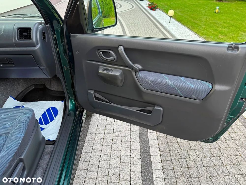 Suzuki Jimny 1.3 - 23