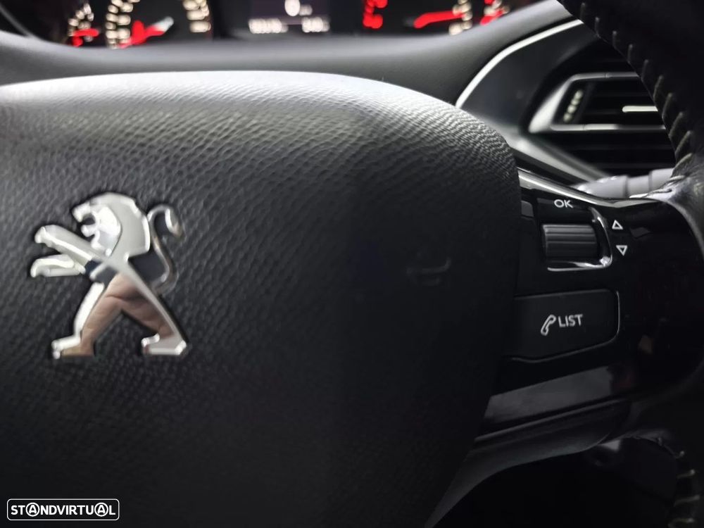 Peugeot 308 1.6 BlueHDi Allure J17 EAT6 — fotografia 25