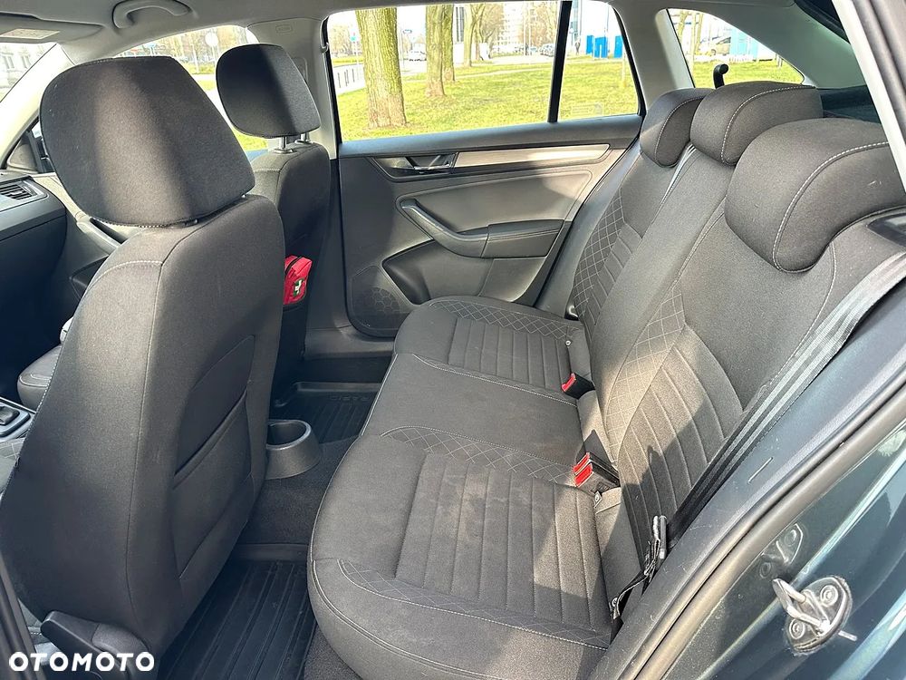 Skoda RAPID Spb 1.4 TSI Style DSG - 11