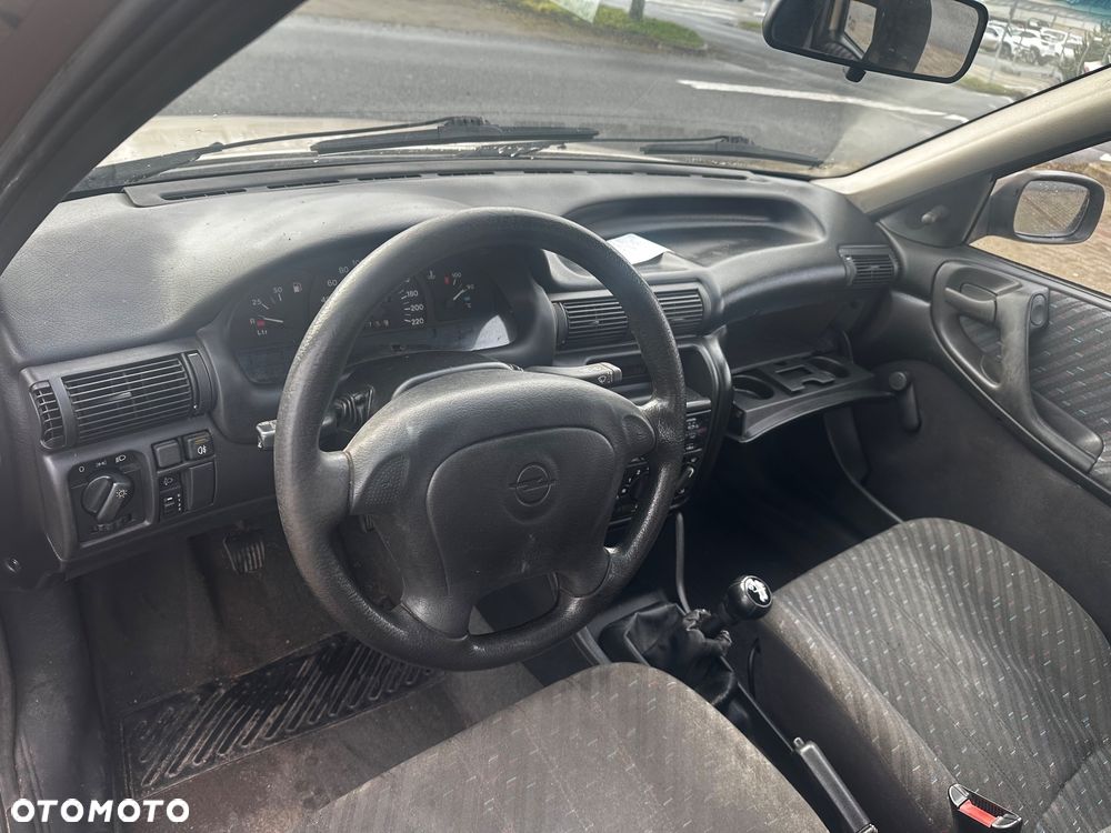 Opel Astra 1.6 Base - 9