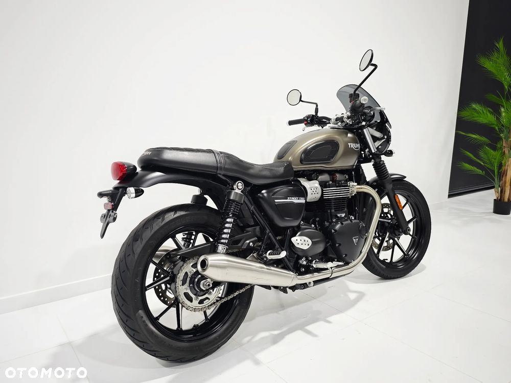 Triumph Bonneville - 9