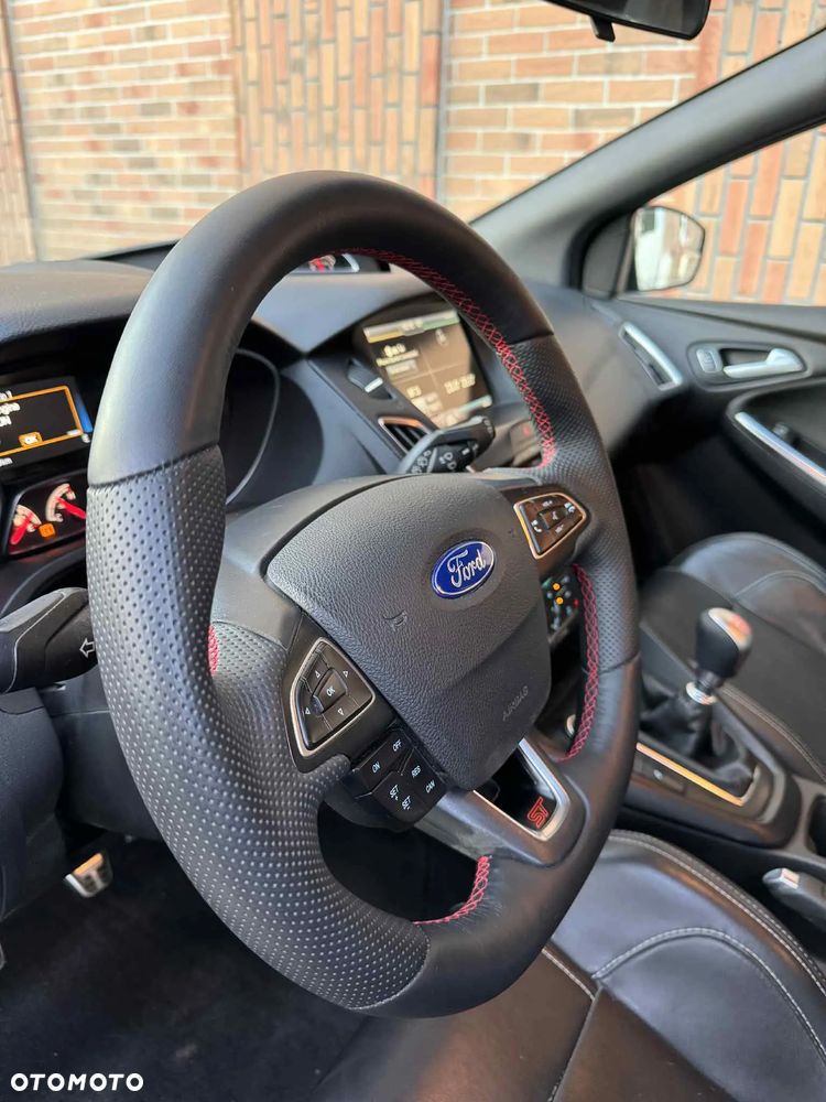 Ford Focus 2.0 EcoBoost ST - 11