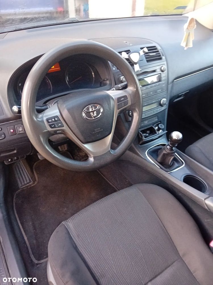 Toyota Avensis 1.6 Luna EU5 - 2