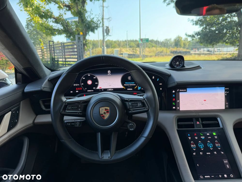 Porsche Taycan Turbo S - 22
