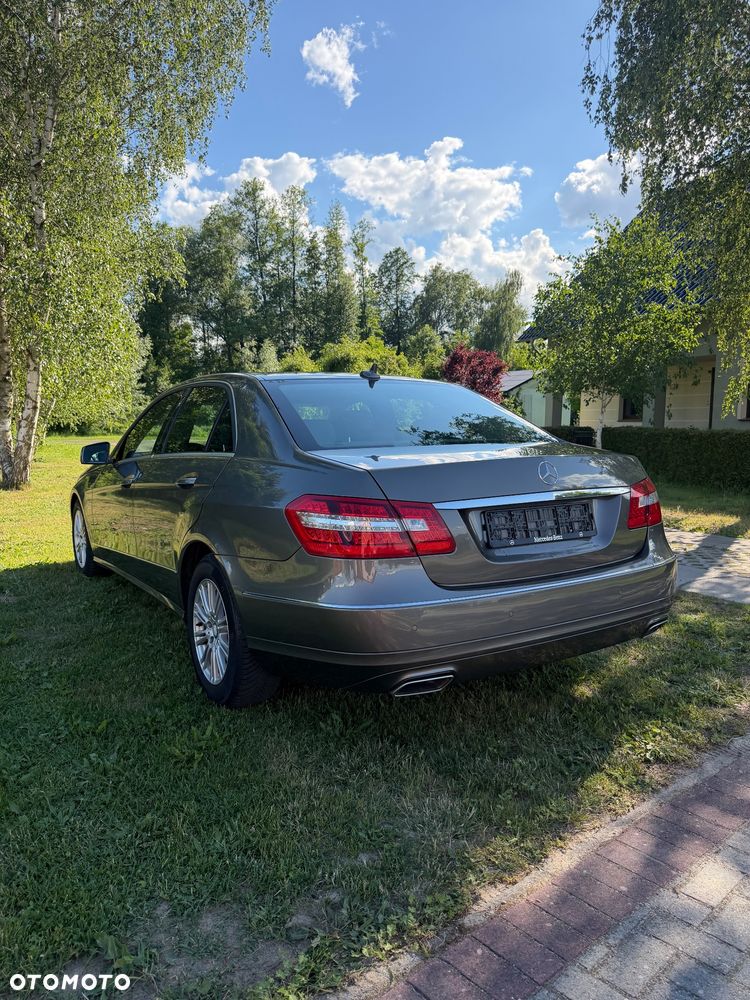 Mercedes-Benz Klasa E 300 CDI DPF BlueEFFICIENCY 7G-TRONIC Avantgarde - 3