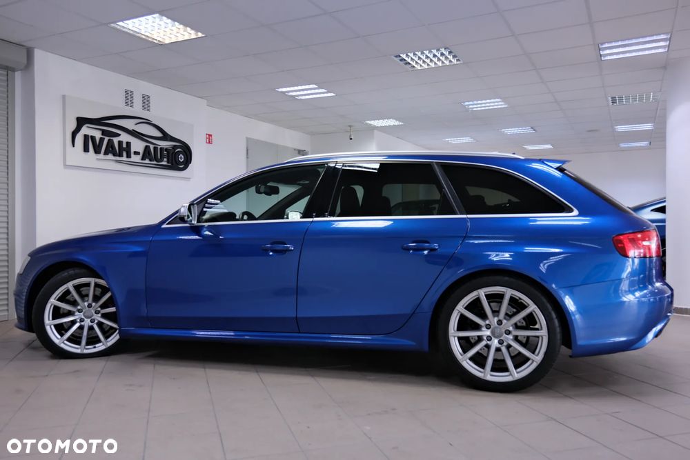 Audi RS4 Avant Standard - 10