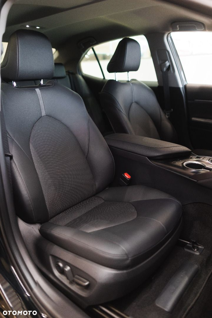 Toyota Camry - 31