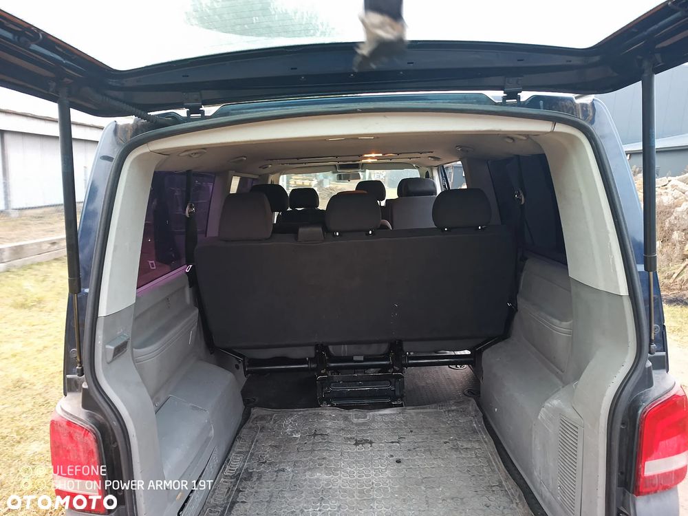 Volkswagen Caravelle - 13