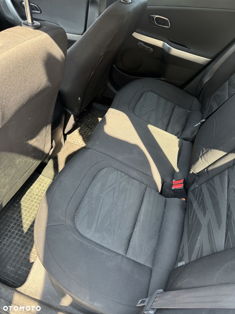 Kia Ceed - 8