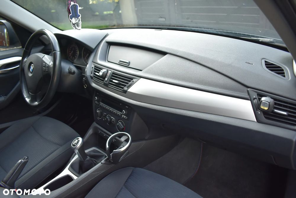 BMW X1 sDrive18d xLine - 25