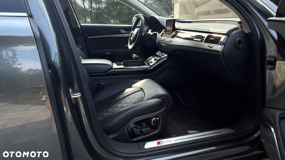 Audi S8 - 35