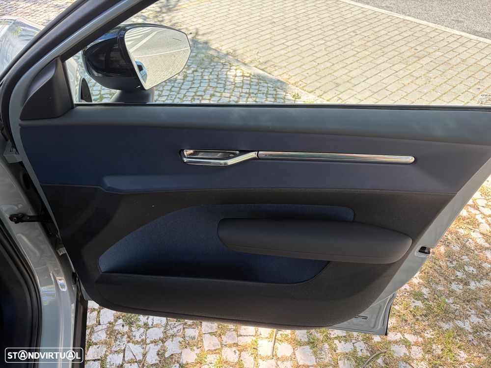 Volvo EX30 Single Motor Extended Range RWD Core - 26