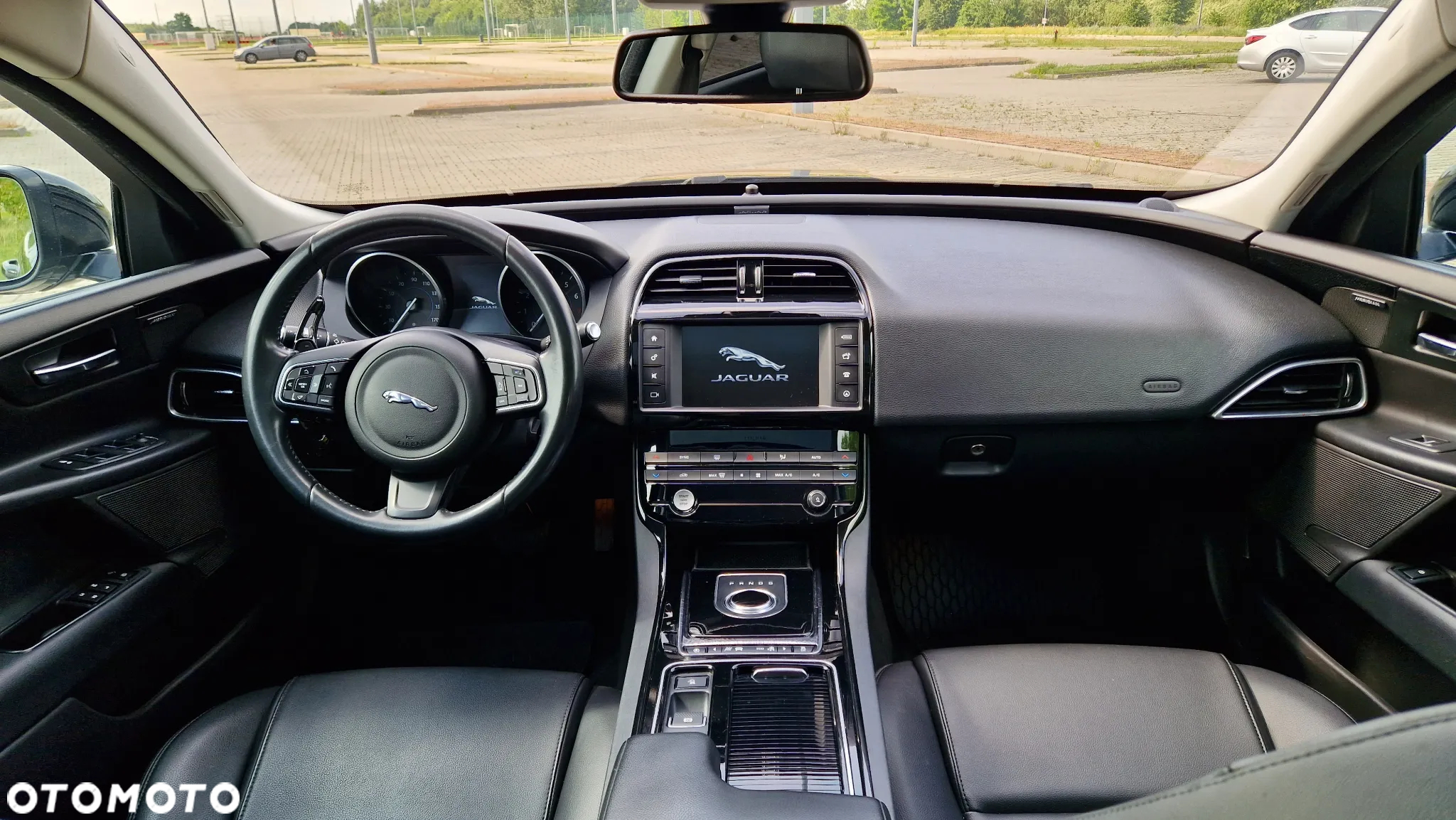 Jaguar XE 25t Prestige - 23