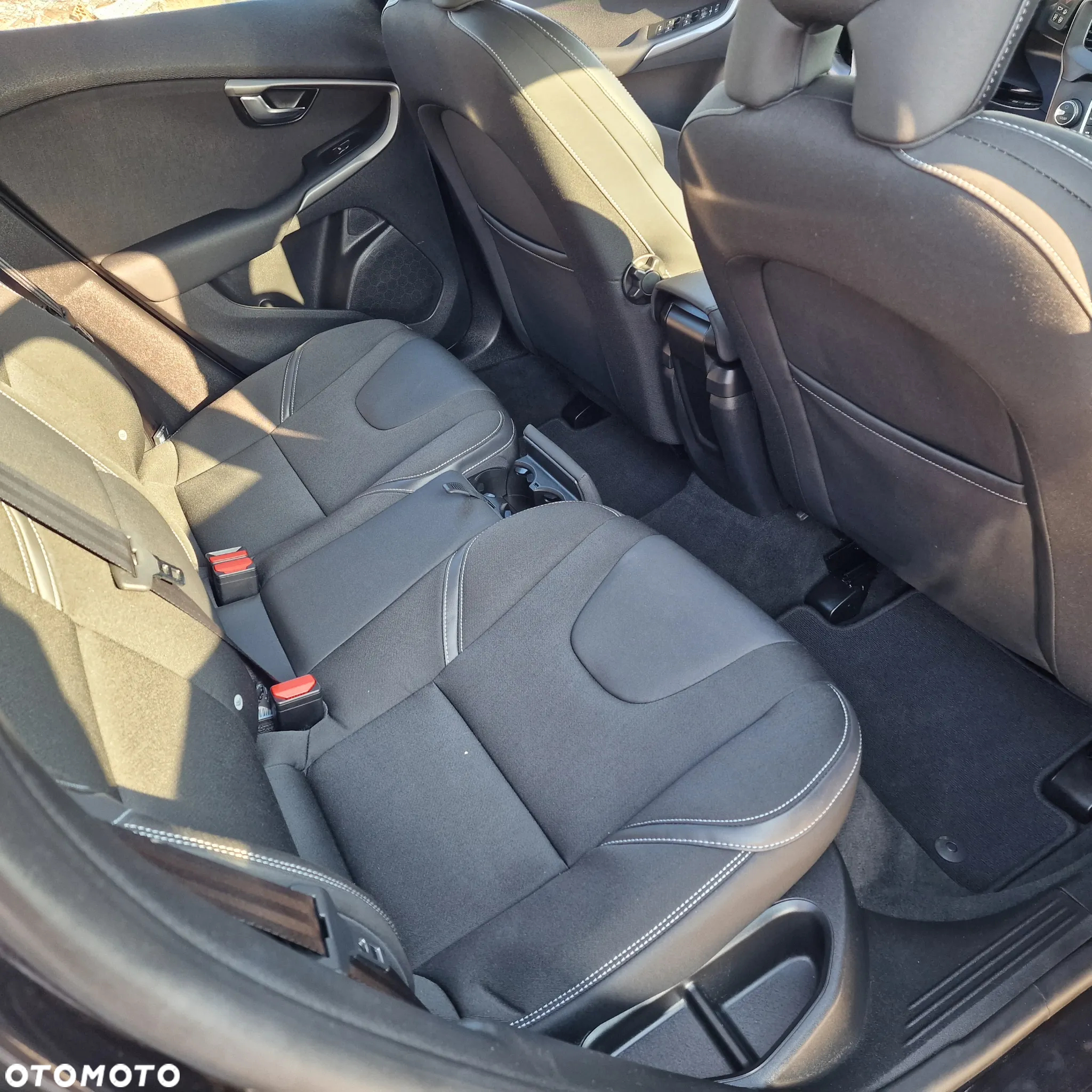 Volvo V40 T3 Drive-E Momentum - 21