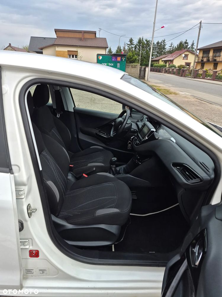 Peugeot 208 e-HDi 92 Stop&Start Active - 11