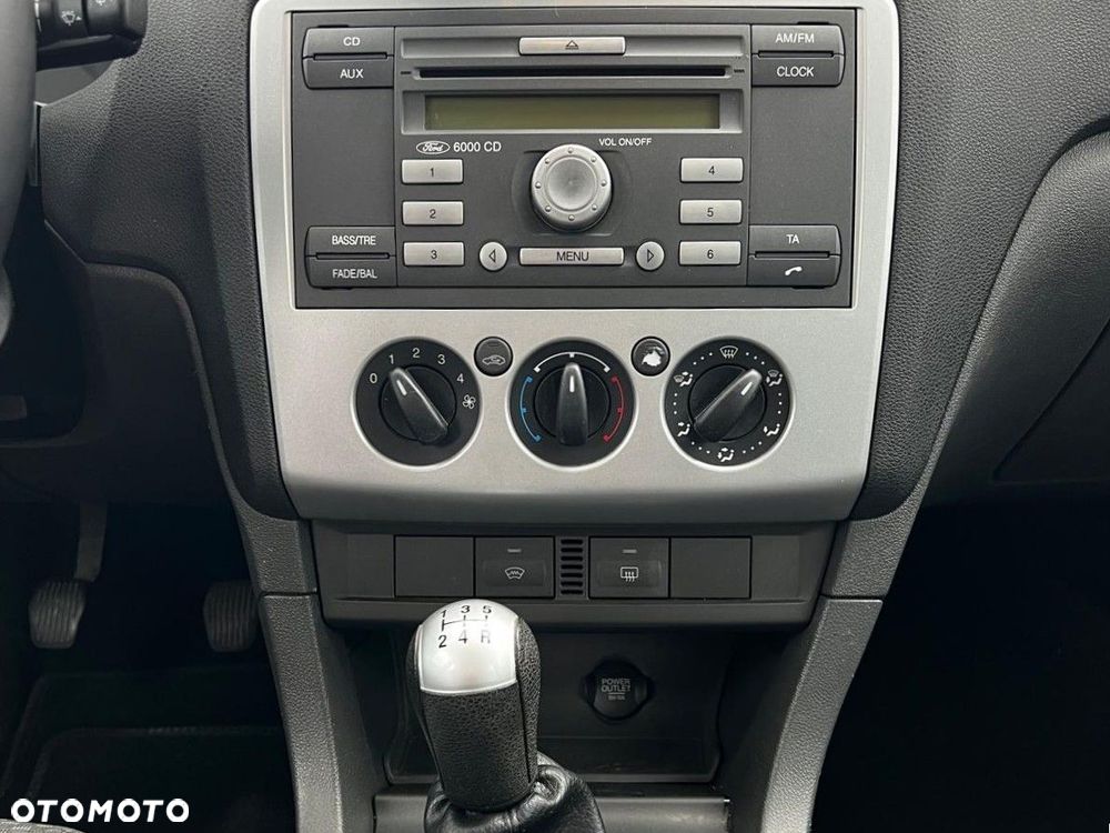 Ford Focus 1.6 Ambiente - 25