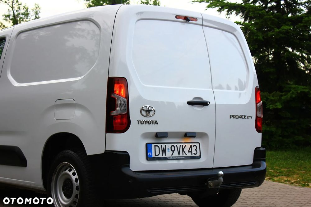 Toyota PROACE CITY BLASZAK 2 OSOBOWY 1.2 D-4T BENZYNA 110KM PEWNE AUTO FV23% - 7