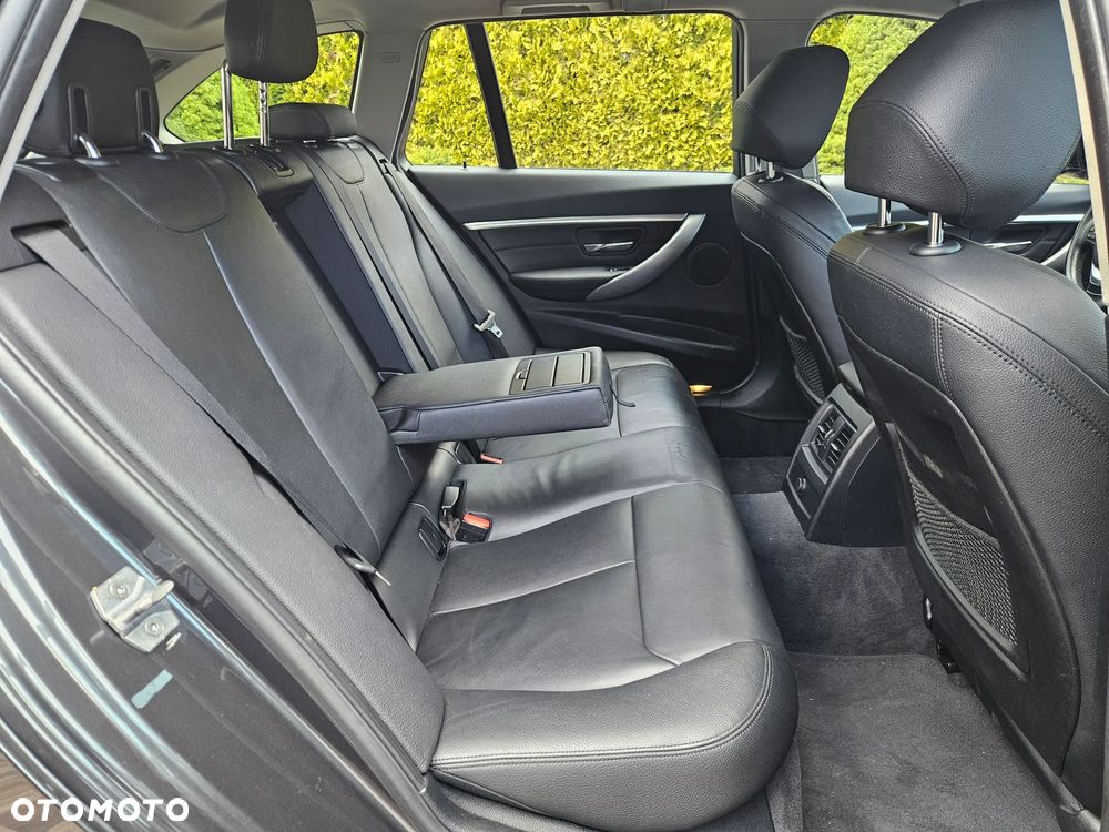 BMW Seria 3 320d xDrive Sport Line Shadow sport - 33