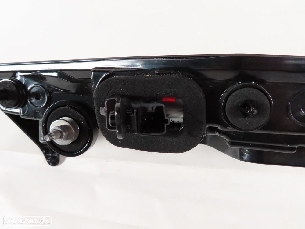 Farolim da mala Esquerdo Seminovo/ Original CITROEN C4 III (BA,BB/BC) 9831120680 - 4