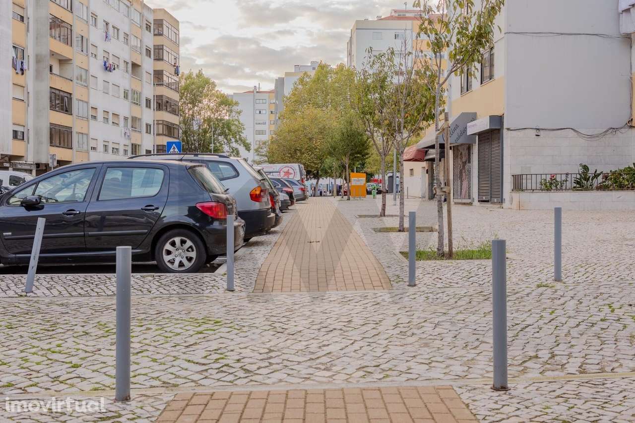 Para venda duas Garagens transformadas em Atelier s/legalização com 45 - Grande imagem: 3/16