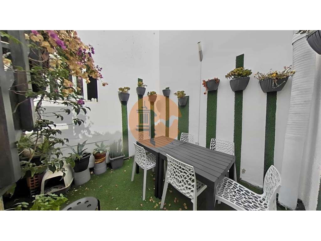 Moradia com 3 Quartos e Alojamento Local na Zona Histórica de Faro - Grande imagem: 3/27