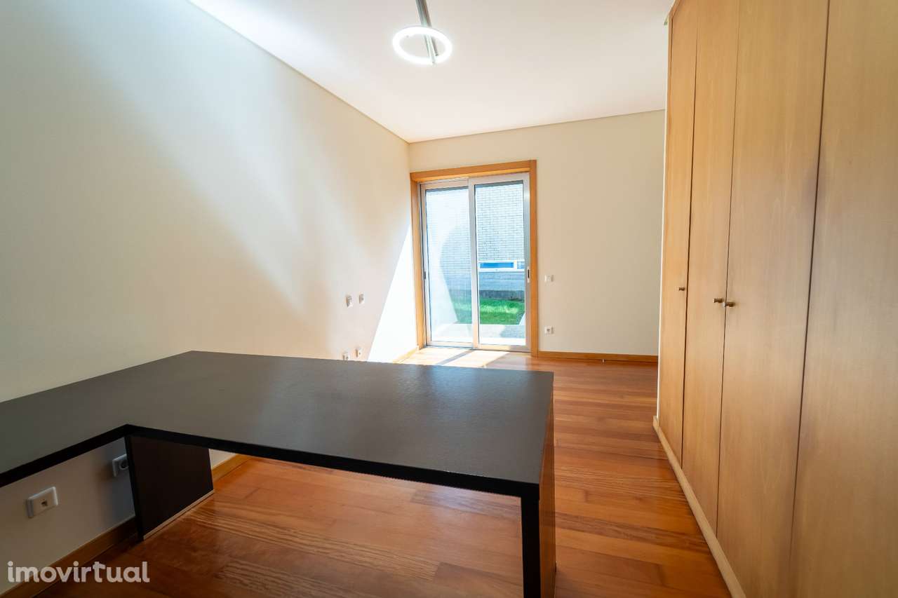 Moradia, 326 m², Serzedo e Perosinho - Grande imagem: 5/39