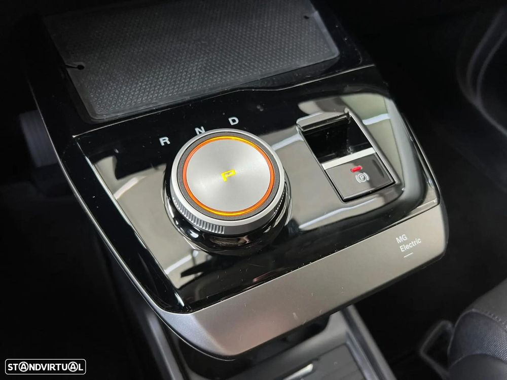 MG MG4 64 kWh Luxury - 23