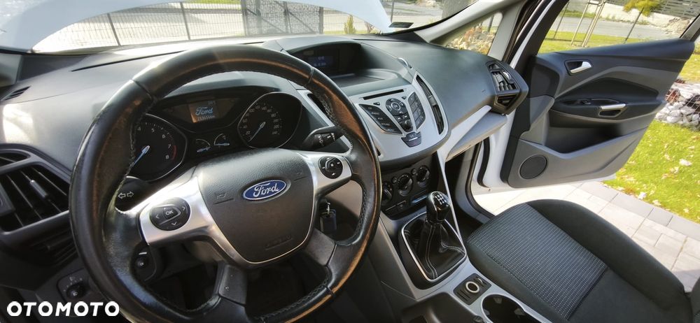 Ford Grand C-MAX - 36