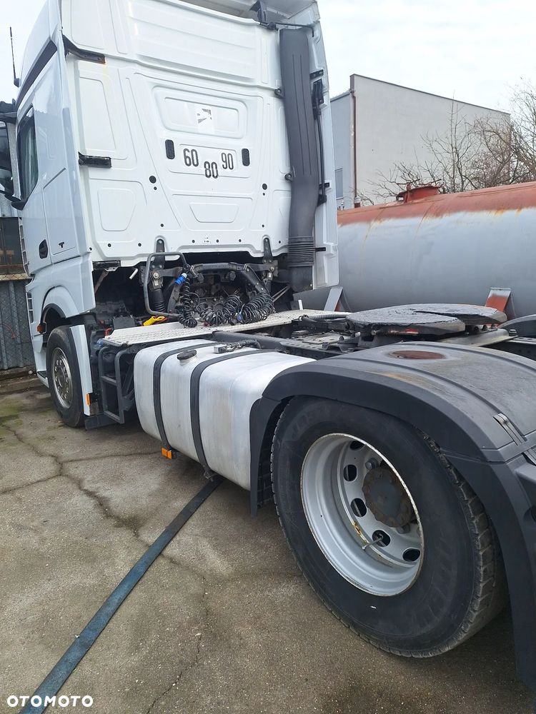 Mercedes-Benz ACTROS - 3