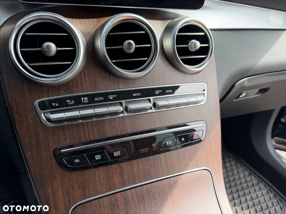 Mercedes-Benz GLC 300 4Matic 9G-TRONIC AMG Line - 10