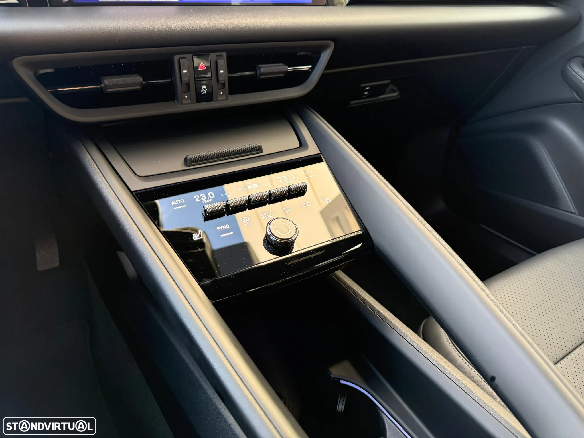 Porsche Macan Electric 4 - 8
