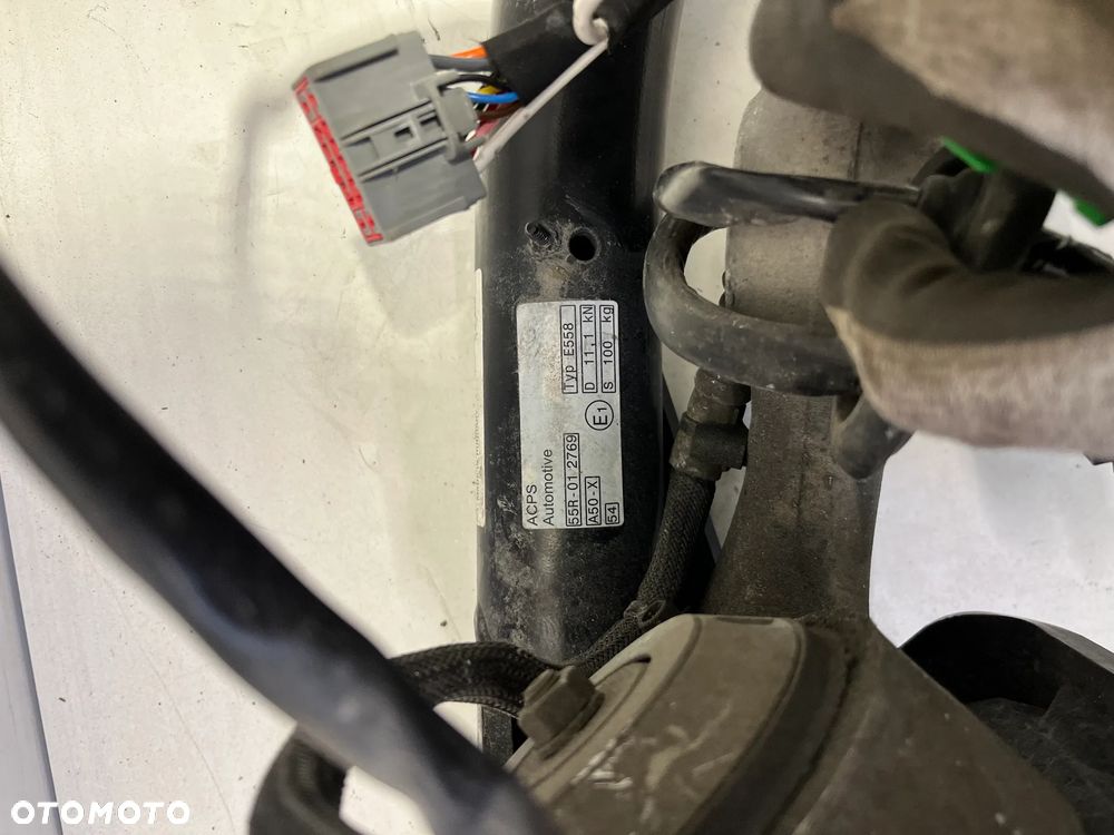 VOLVO V60 II  HAK HOLOWNICZY 32351457 - 8