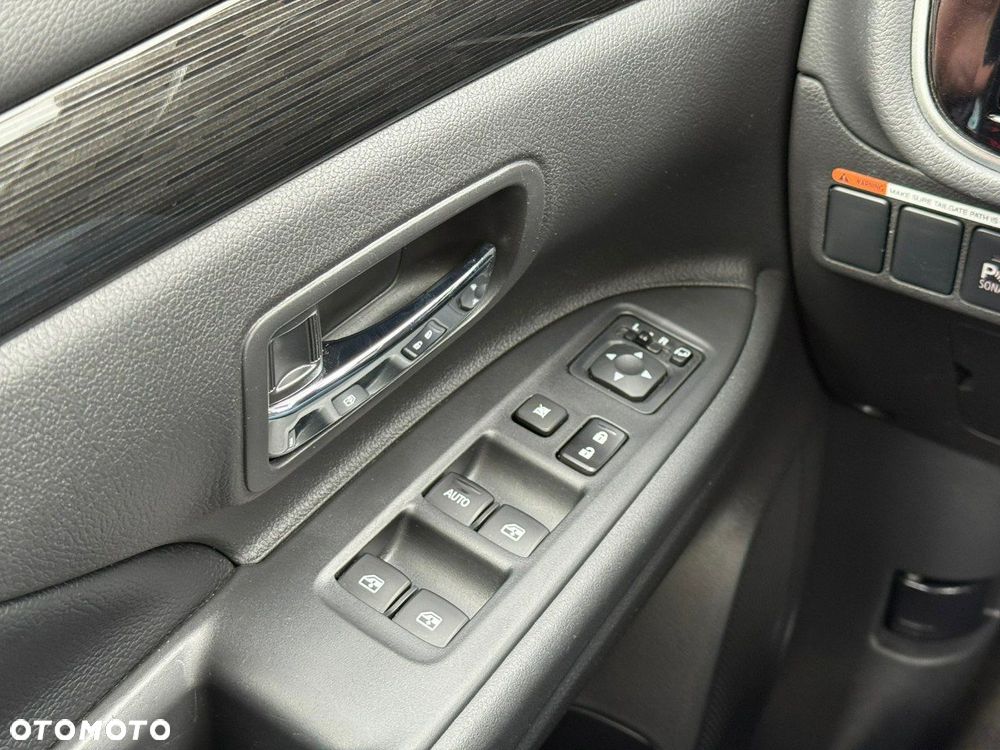 Mitsubishi Outlander - 24
