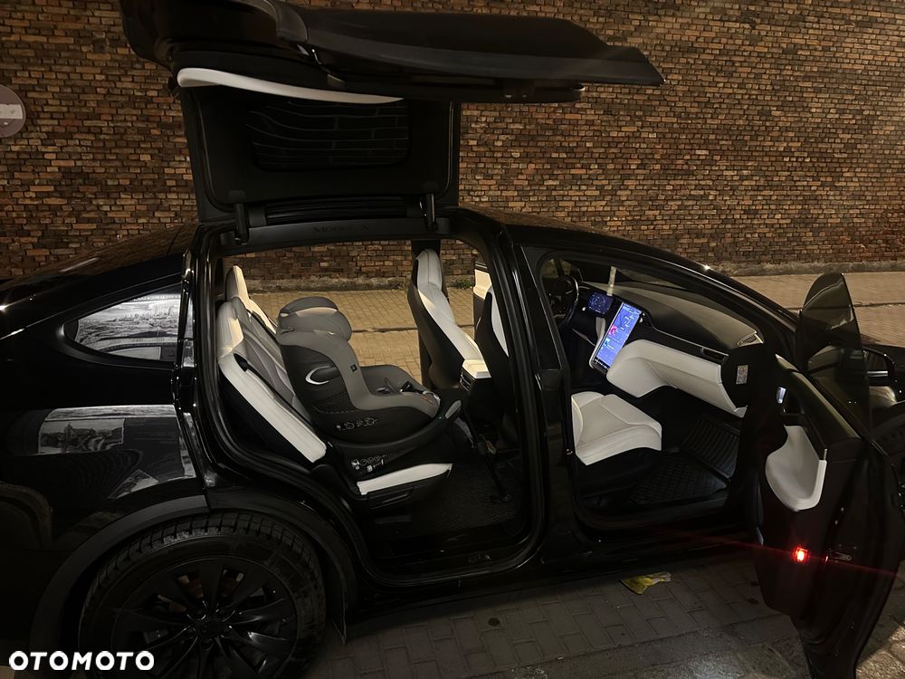 Tesla Model X - 28