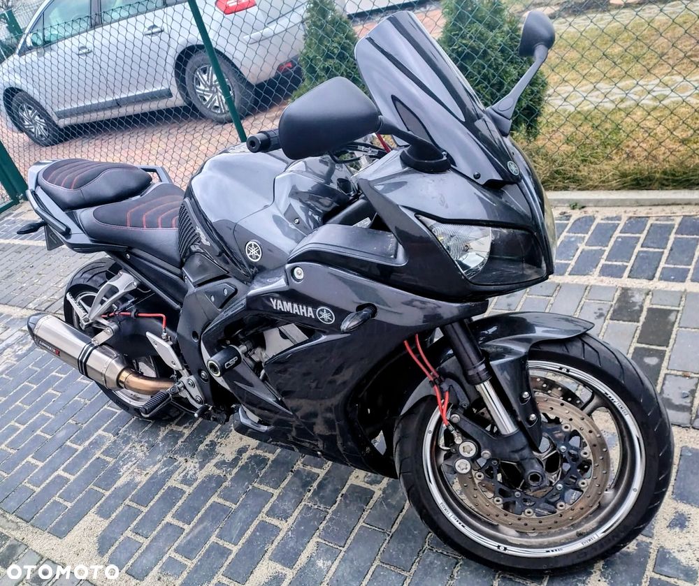 Yamaha FZ - 12