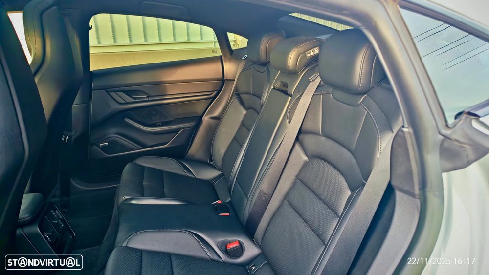 Porsche Taycan Standard - 13