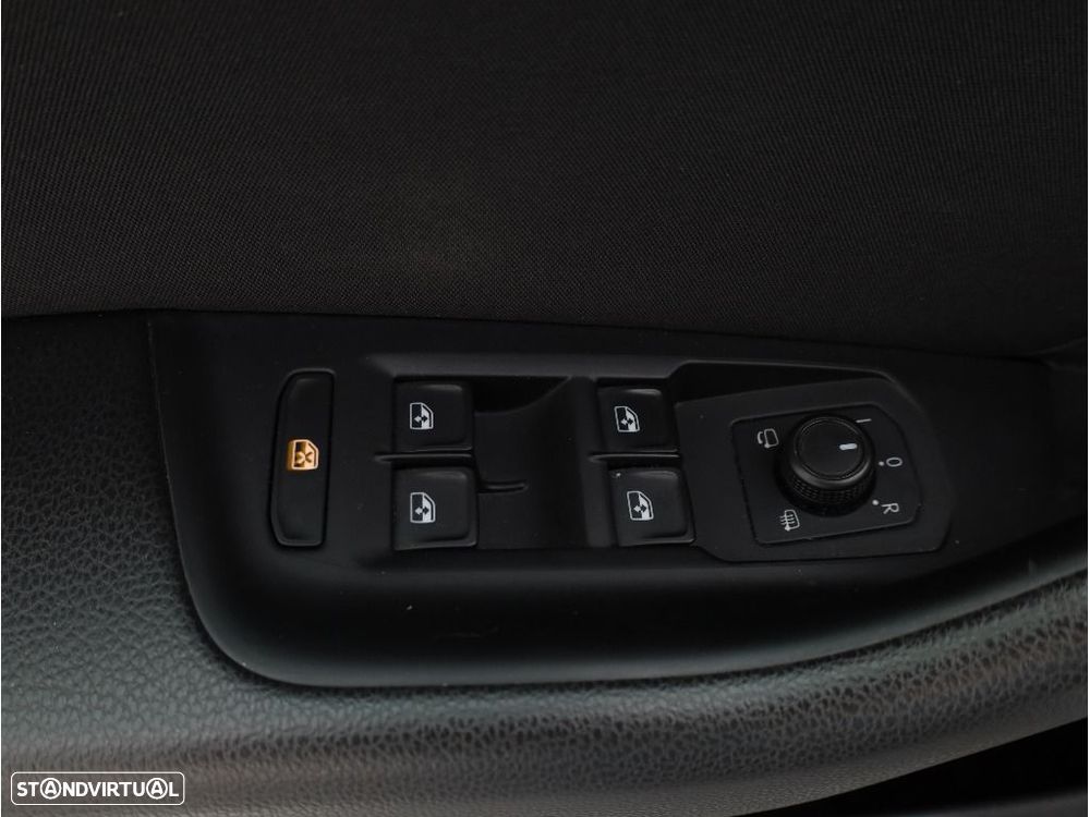 VW Passat Variant 2.0 TDi Business DSG - 15