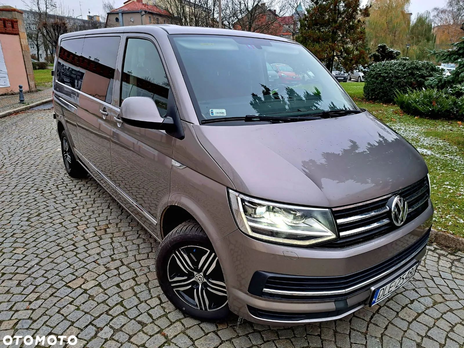 Volkswagen Caravelle - 1