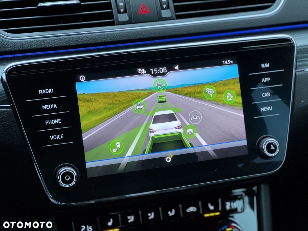 Skoda Superb 2.0 TDI DSG Premium Edition - 26