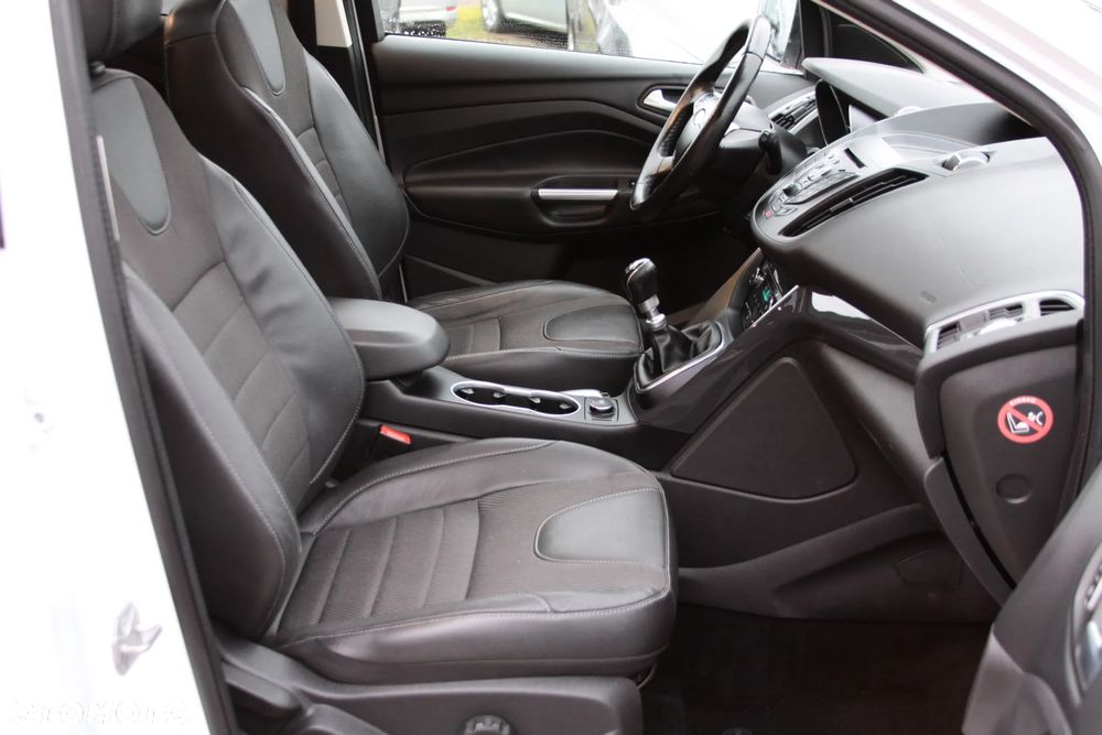 Ford Kuga 2.0 TDCi 2x4 Titanium - 18