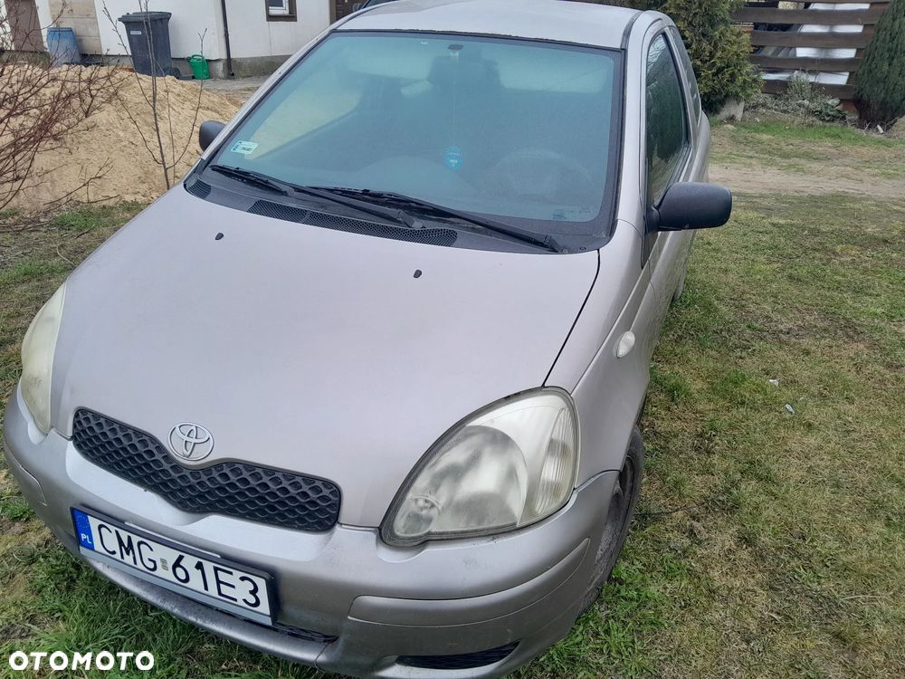 Toyota Yaris 1.0 Base - 1