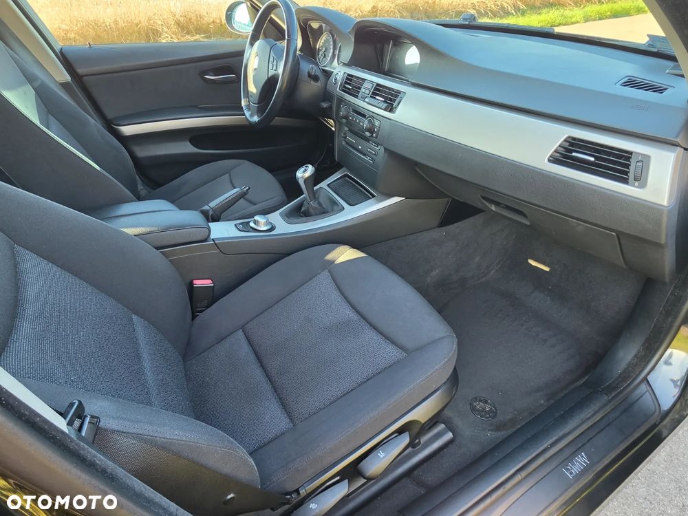 BMW Seria 3 320i - 9