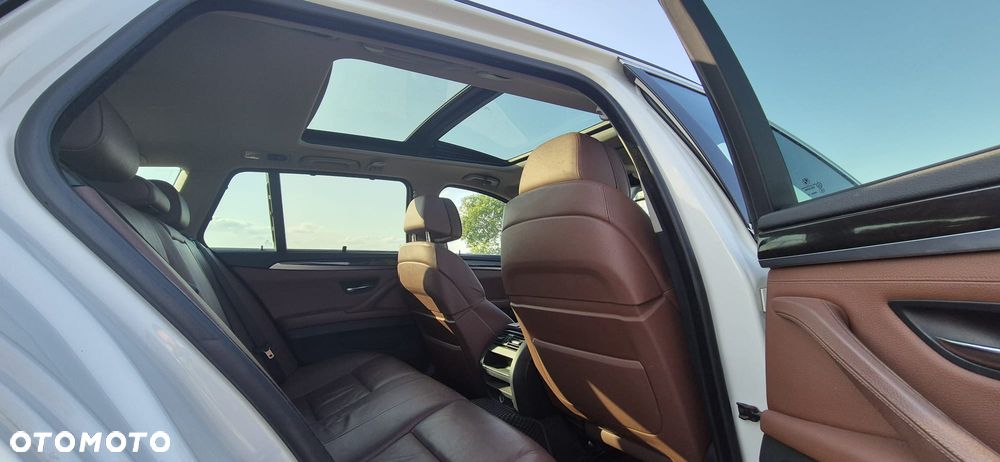 BMW Seria 5 525d xDrive - 16