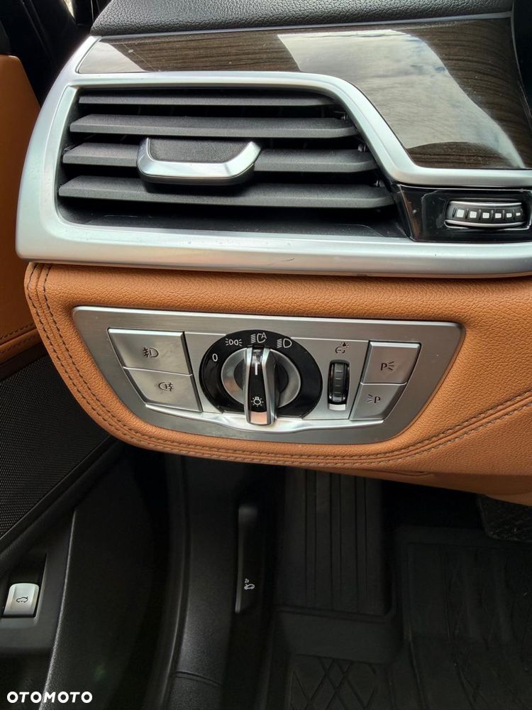 BMW Seria 7 740d xDrive - 12