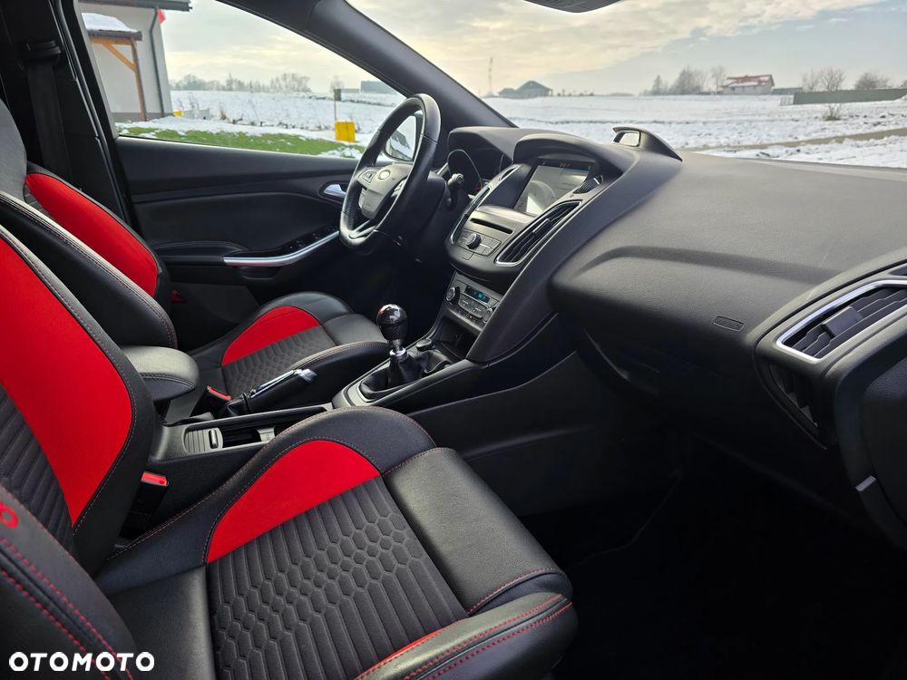 Ford Focus 2.0 EcoBoost ST mit Leder-Exclusiv-Paket - 24