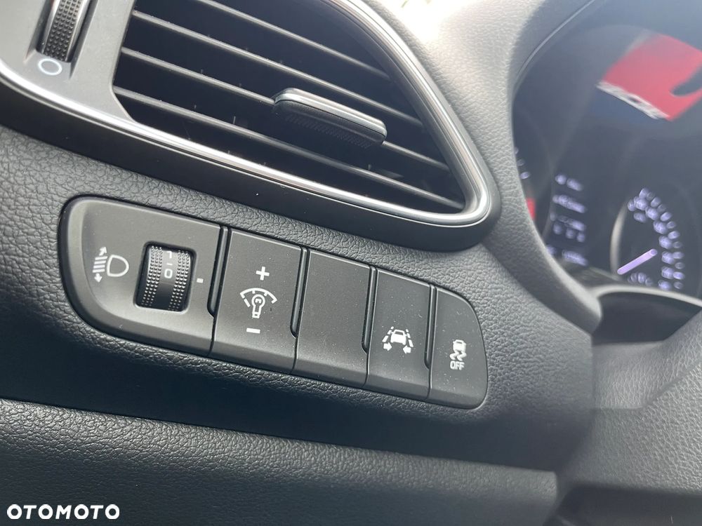 Hyundai i30 1.6 CRDi Fifa World Cup Edition - 12